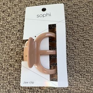 Sophi Tan Jaw Clip
